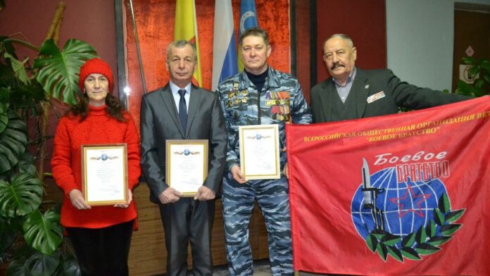 поблагодарили за помощь