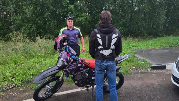 starozhilovskij-rajon-motocziklist-bez-prav-policziya-15.08.2025