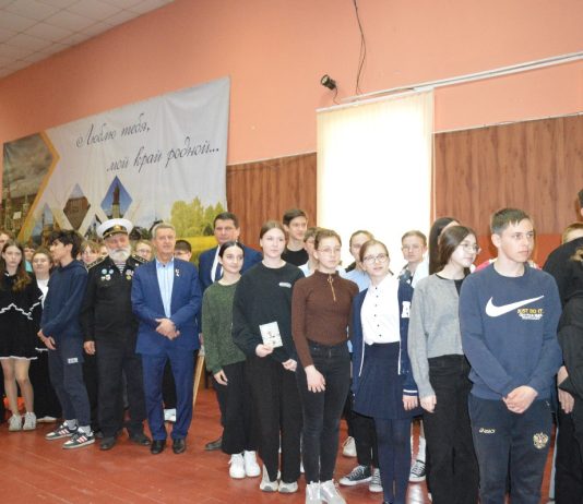 В Старожилове школьники встретились с Героем России Михаилом Малаховым