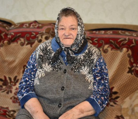 Плетея Зинаида Холодкова из Ряжского округа помогает возродить журавинское кружево