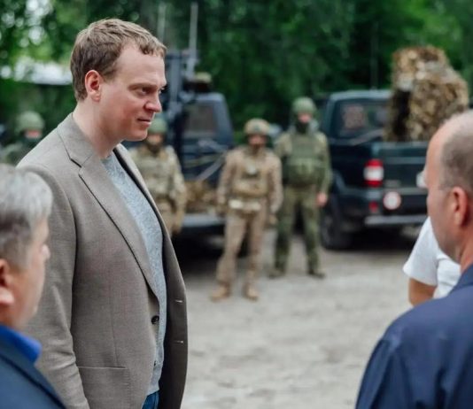 Павел Малков пообщался с бойцами мобильной огневой группы