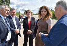 Министр транспорта Антонина Черских проконтролировала ремонт двух участков дорог в Старожиловском округе