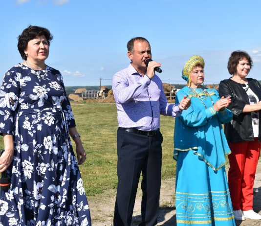 Животноводов старожиловского ООО «Привольное» порадовали артисты